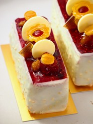 Cake rouge White day 2015.jpg