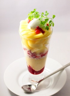 Coupe a la peche(岡山白桃)2015.jpg